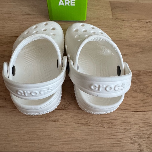 Crocs Toddler White Size 2/3 - Picture 3 of 5